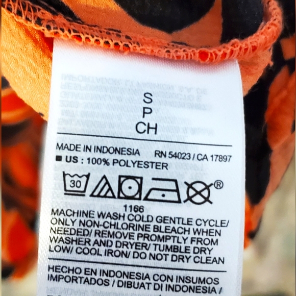 NWOT! Old Navy V-Neck Sleeveless Satin Top (Orange Floral) 🌺 - Picture 3 of 3